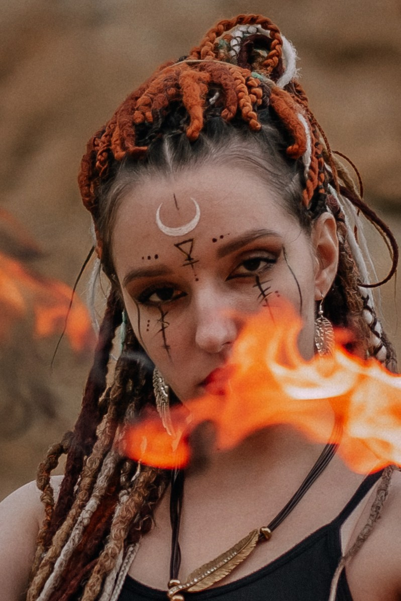 Марина. Фотосессия с фаерами. Фотограф Регина Крикунова г. Красноярск