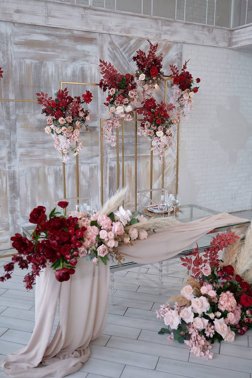 Винные оттенки. Подрядчики и друзья сети свадебных площадок House for wedding