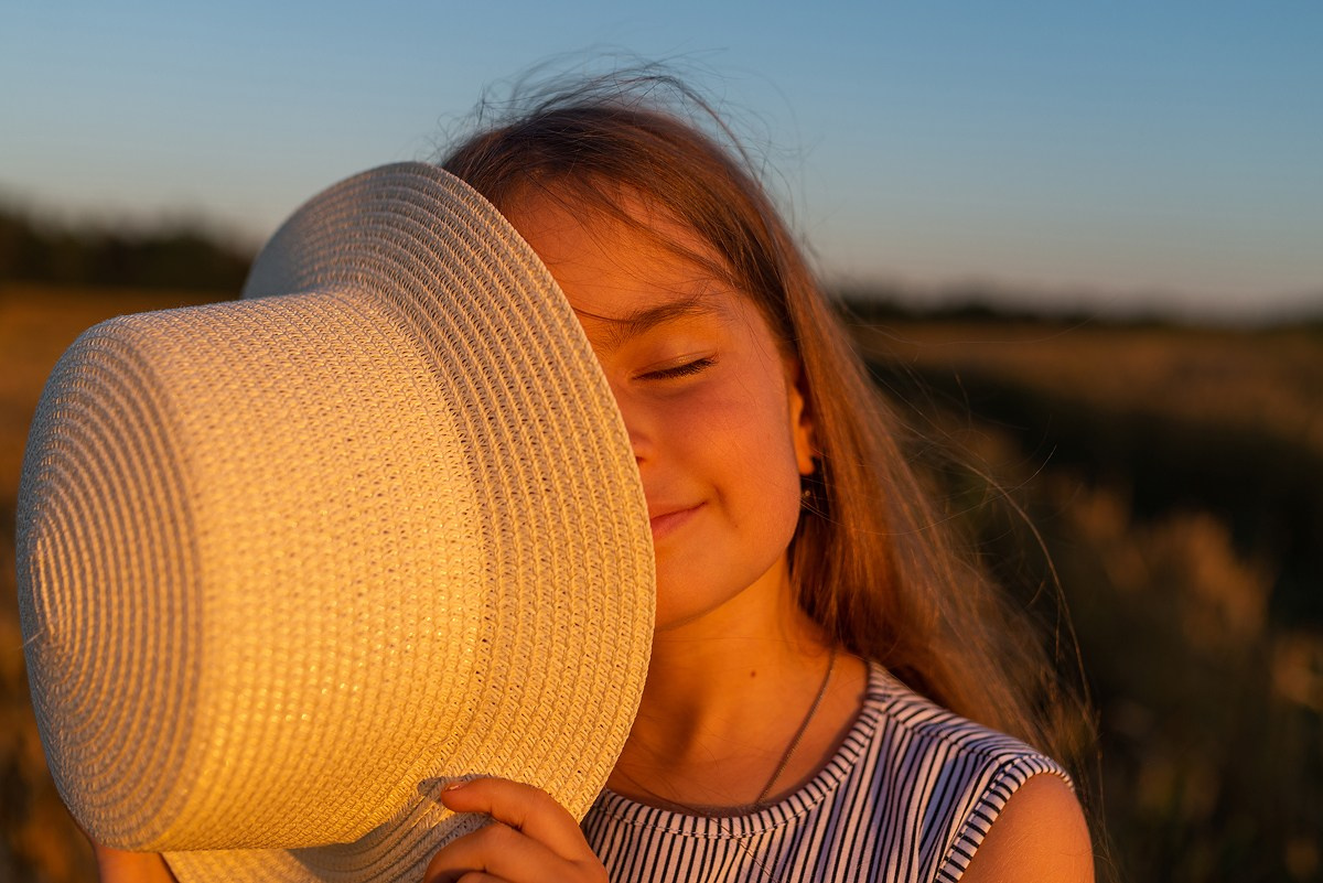 Поле, закат и наши улыбки. Фотограф Мария Ковкова