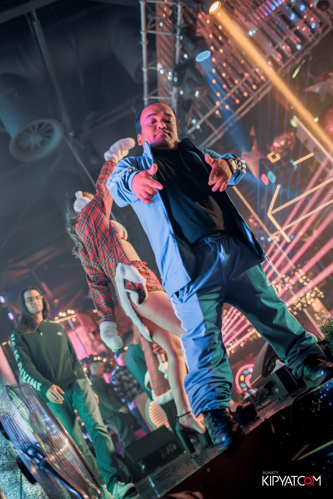 FITNESS ЁЛКА в ночном клубе SANTA BARBARA. КИПЯТКОМ АЛМАТЫ!