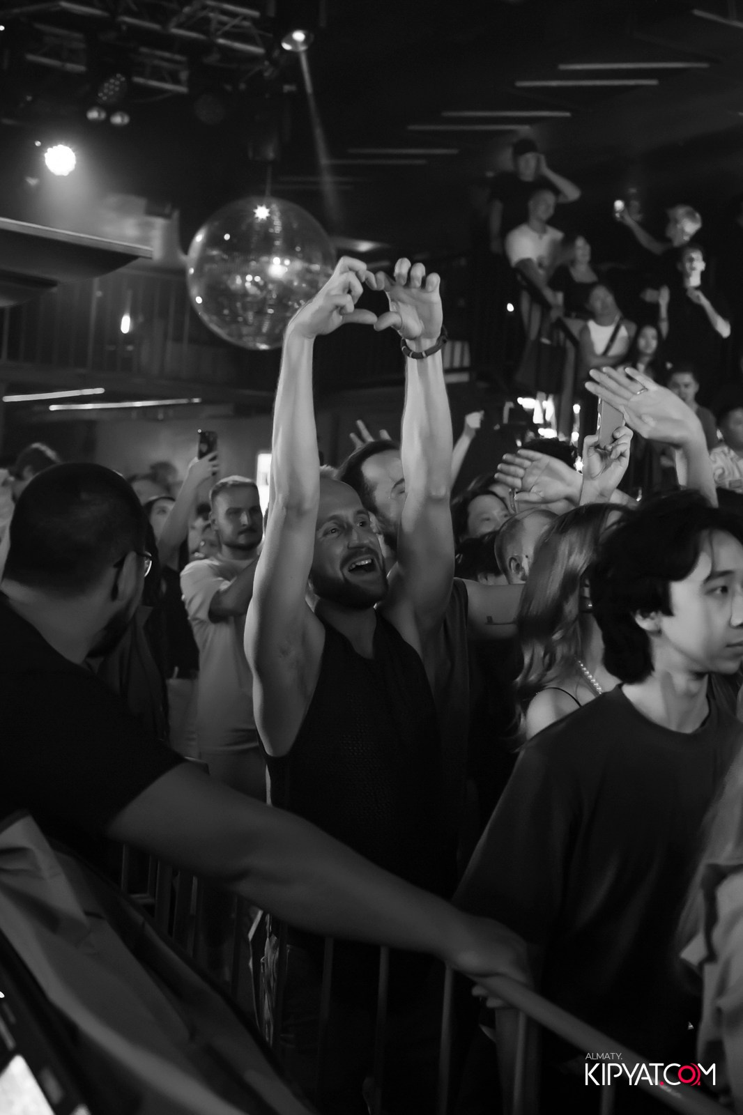 НОЧНОЙ КЛУБ ICON. КИПЯТКОМ АЛМАТЫ!
