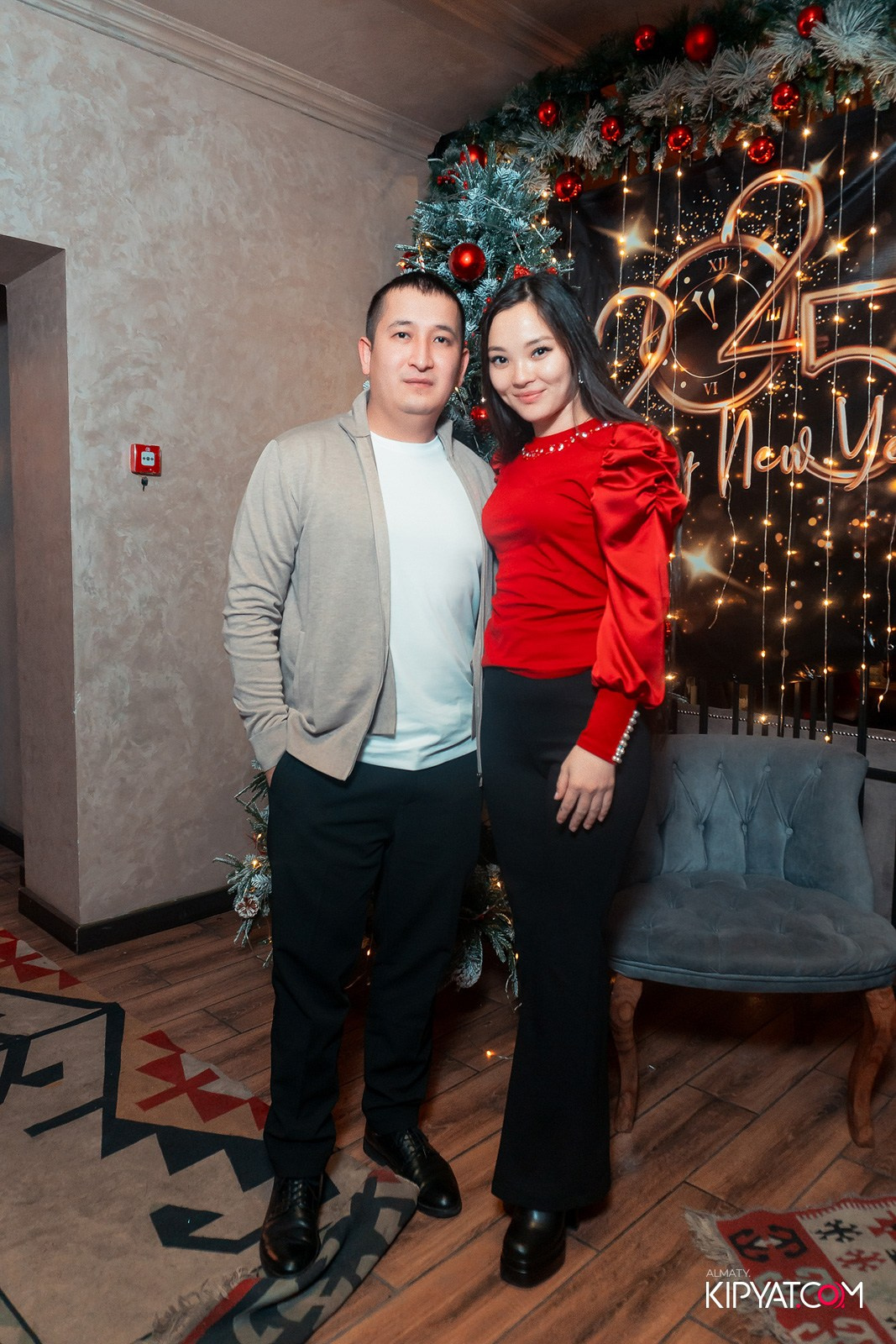 КАФЕ ЖАСМИН НА МОМЫШУЛЫ. КИПЯТКОМ АЛМАТЫ!