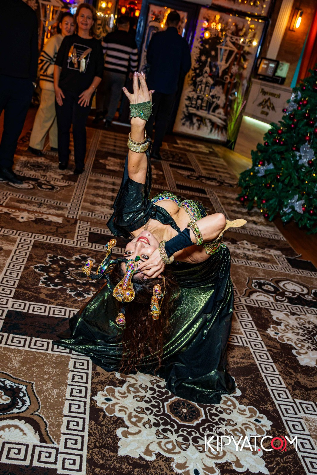 ГРУЗИНСКИЙ ДВОР НА КАБАНБАЙ БАТЫРА. КИПЯТКОМ АЛМАТЫ!