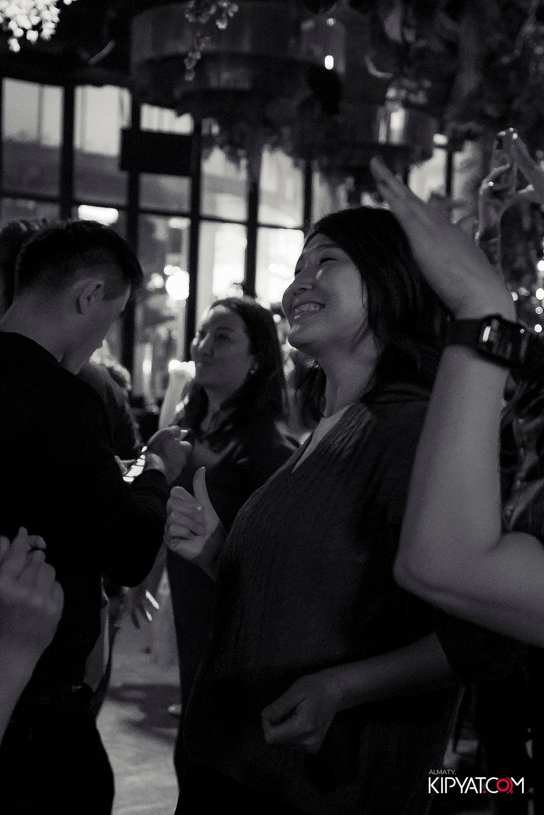 FRIENDS BAR & TERRACE. КИПЯТКОМ АЛМАТЫ!