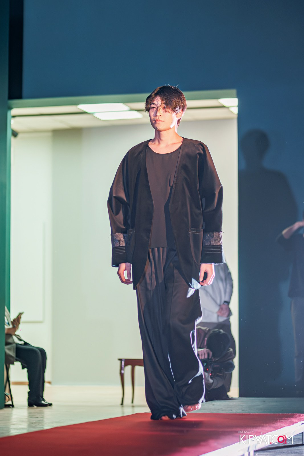 FASHION ПОКАЗ, КАЗАХСКОЙ НАЦИОНАЛЬНОЙ ОДЕЖДЫ. КИПЯТКОМ АЛМАТЫ!