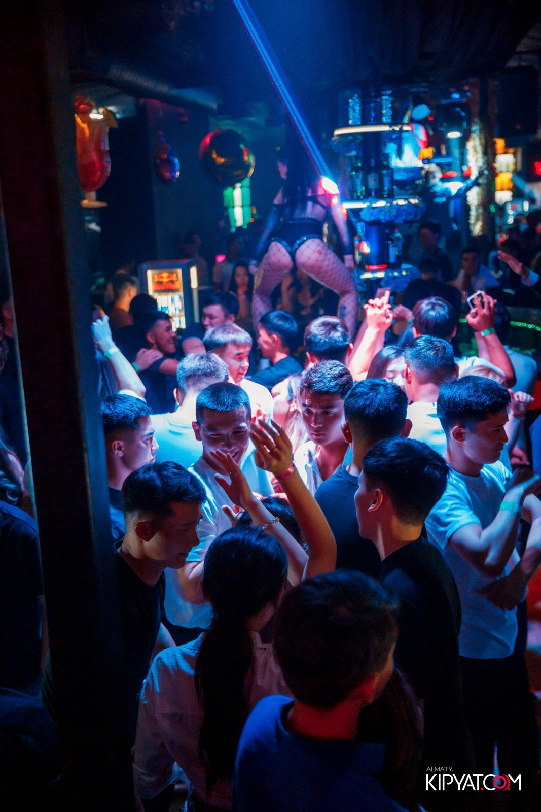 UYAT EMES BAR. КИПЯТКОМ АЛМАТЫ!