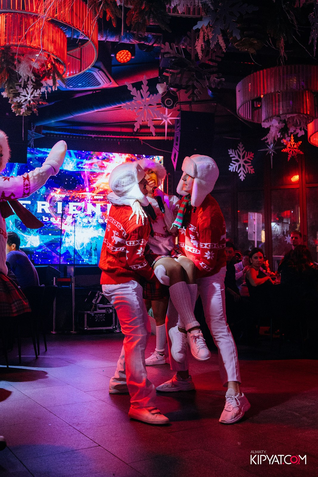 FRIENDS BAR & TERRACE. КИПЯТКОМ АЛМАТЫ!