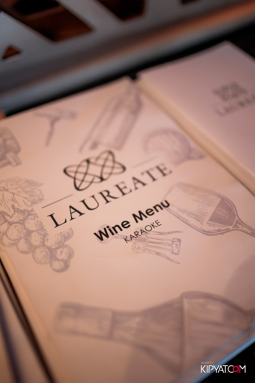 LAUREATE GRAND CAFÉ. КИПЯТКОМ АЛМАТЫ!