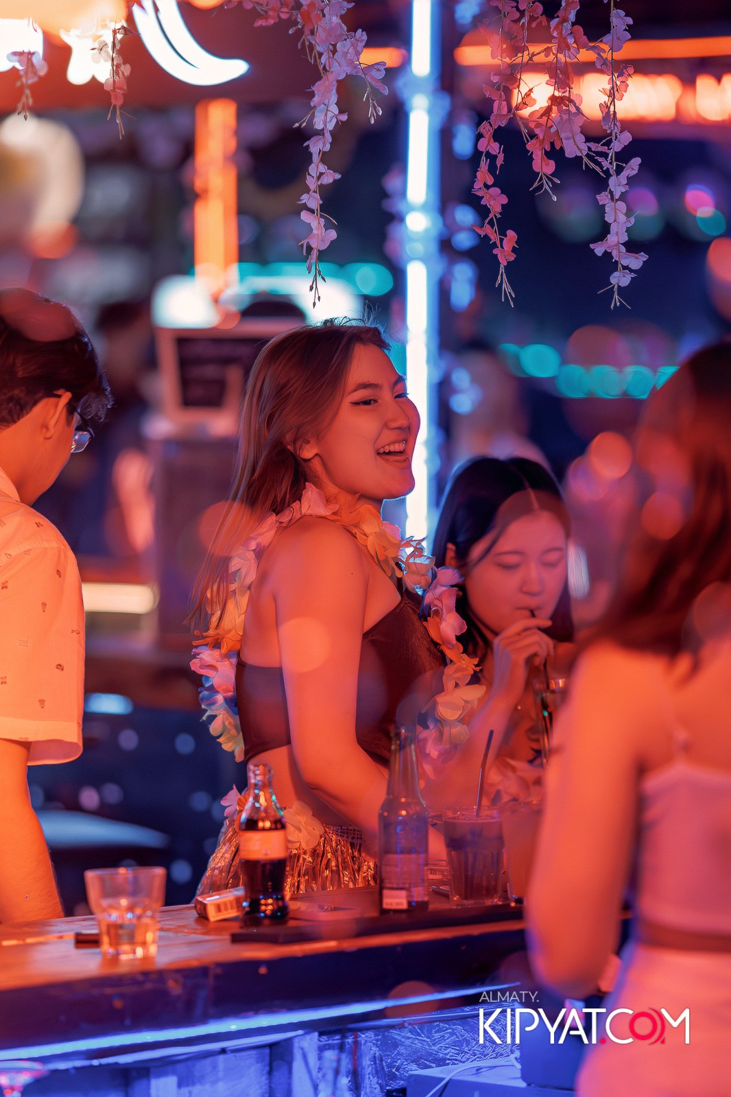 SKY BAR. КИПЯТКОМ АЛМАТЫ!