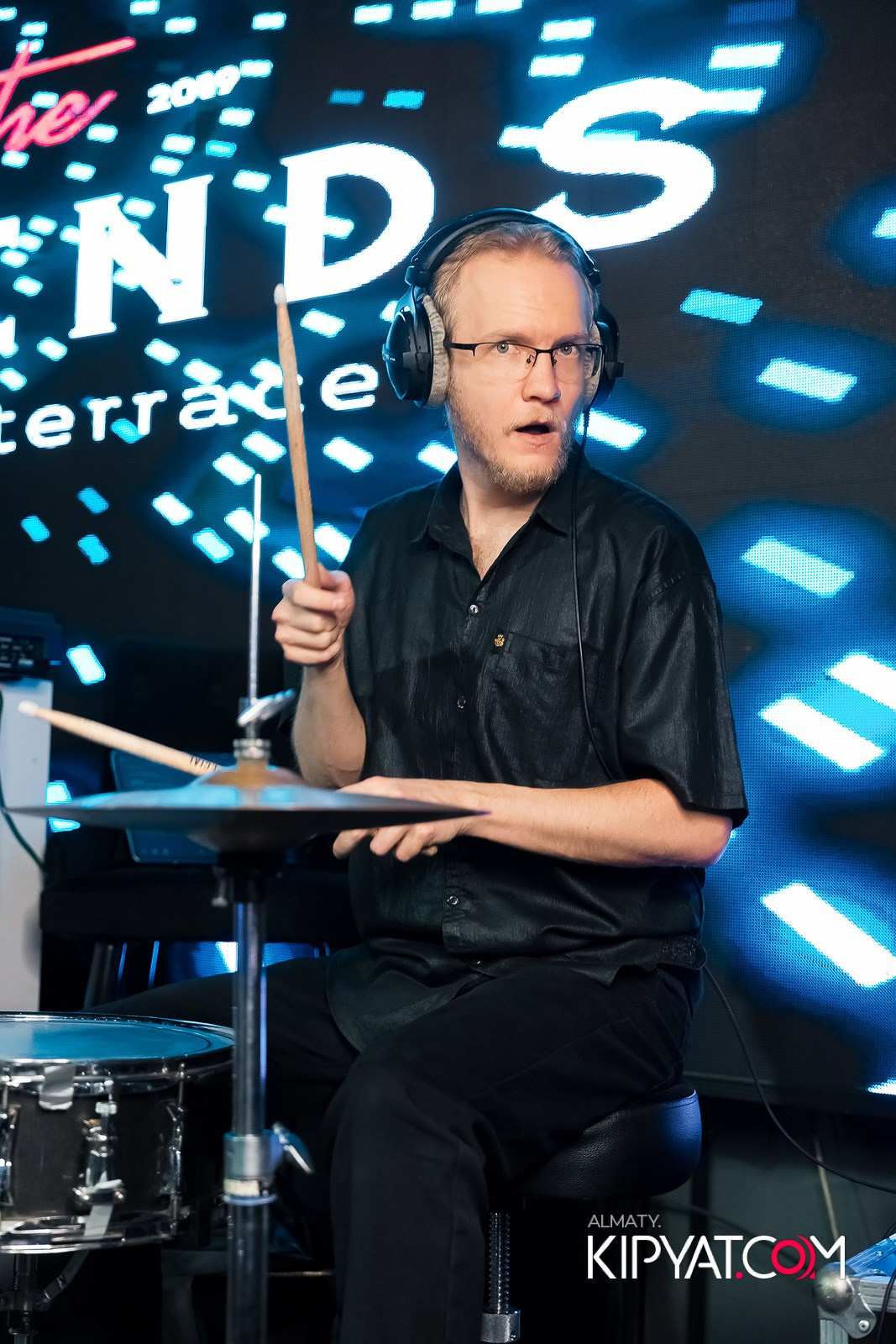 FRIENDS BAR & TERRACE. КИПЯТКОМ АЛМАТЫ!