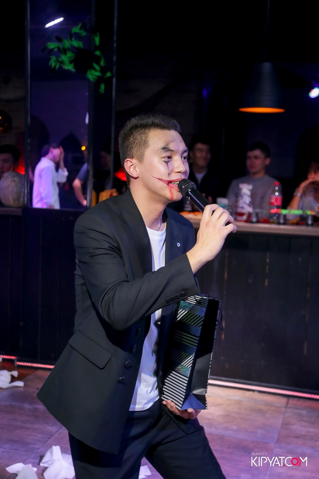 ARAGOSTA ДИСКО-БАР. КИПЯТКОМ АЛМАТЫ!