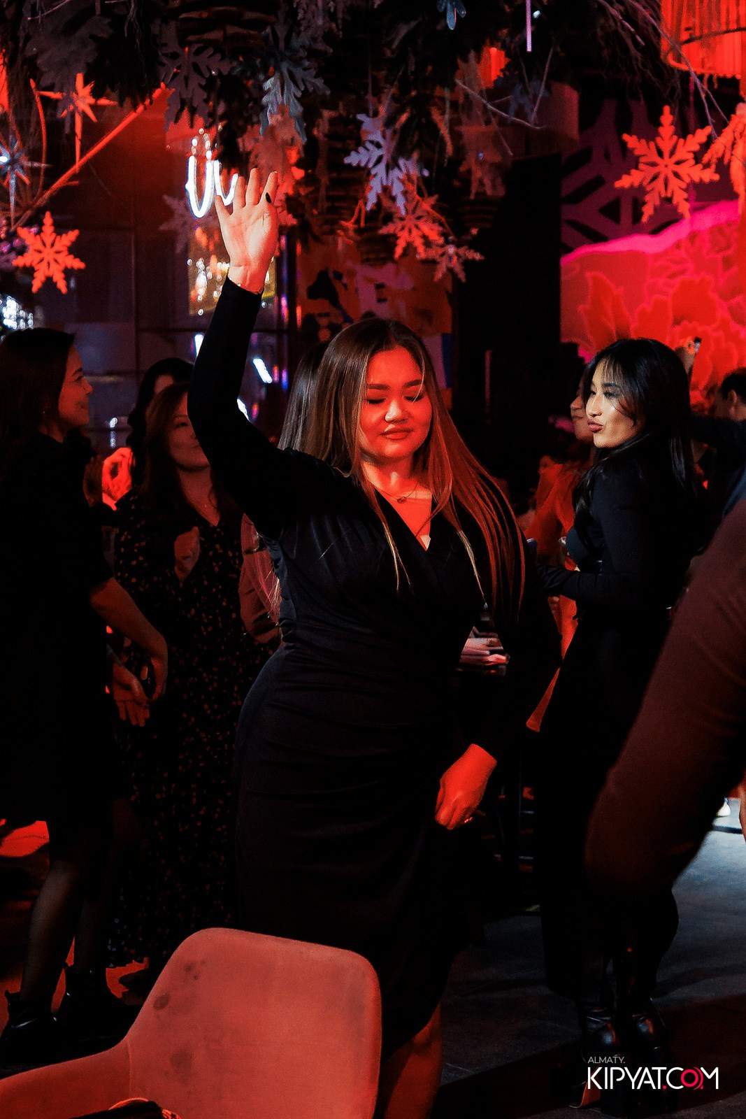 FRIENDS BAR & TERRACE. КИПЯТКОМ АЛМАТЫ!