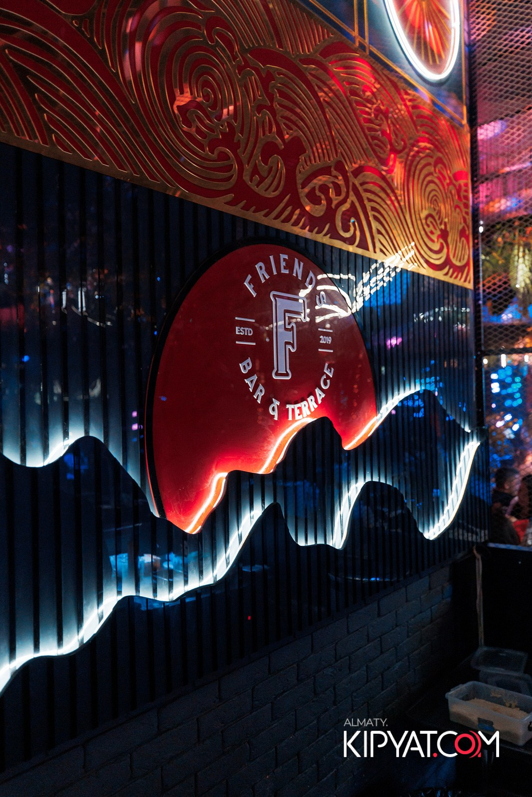 FRIENDS BAR & TERRACE. КИПЯТКОМ АЛМАТЫ!