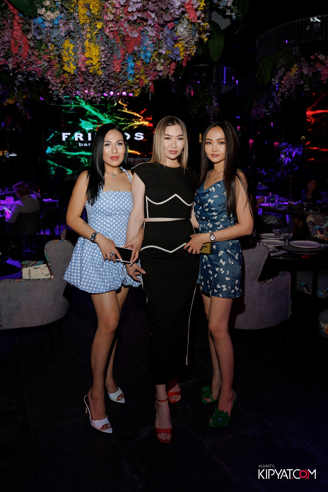 FRIENDS BAR & TERRACE. КИПЯТКОМ АЛМАТЫ! Фотосъемка мероприятий в Алматы