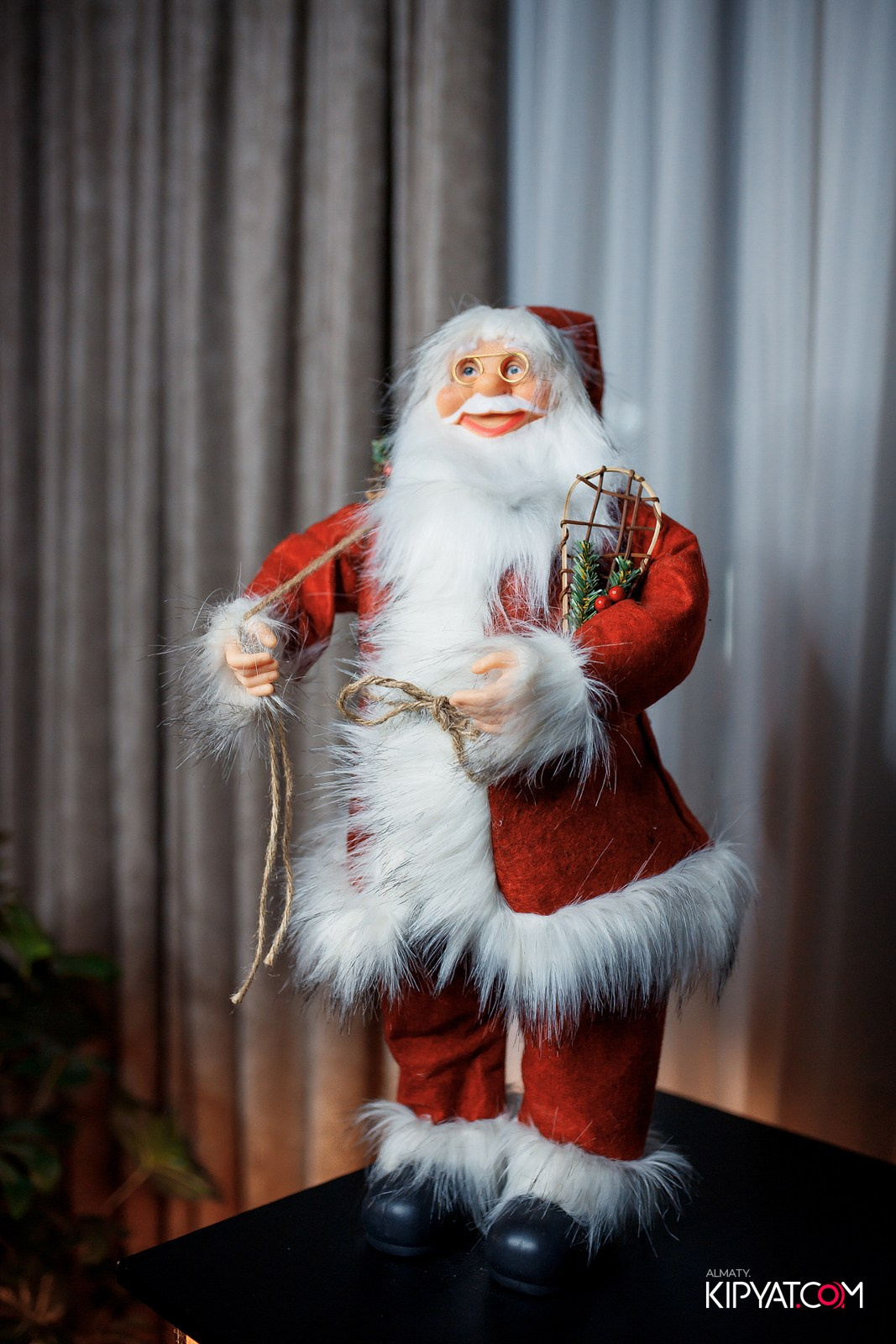 БАР ПАНАЕХАЛИ НА ТОЛЕ БИ. КИПЯТКОМ АЛМАТЫ!