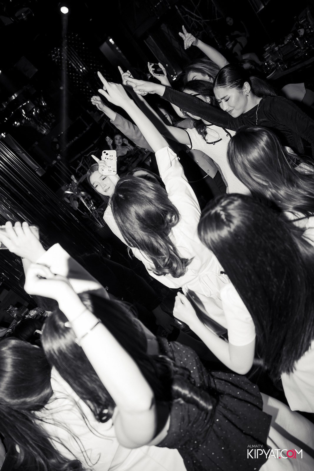 MOOD KARAOKE & TERRACE. КИПЯТКОМ АЛМАТЫ!