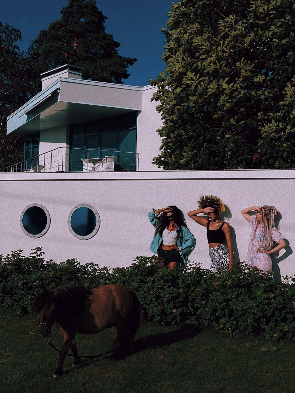 Современная концептуальная фотография о теле, уязвимости и идентичности. Визуальная практика на стиле честности, пост-иронии и искусства.Рекламная фотография, Концептуальная фотография, Современный художник, Психология, Коммерческий фотограф, Репортажный фотограф, Стрит фотография, Арт, Сюрреализм, Мобильная фотография, Снято на айфон, Дима Бурза