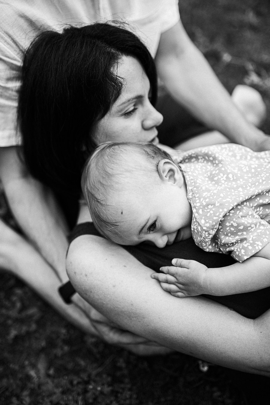 Коля, Ксюша, Саша, Андрей, Кира и бабушки | на даче