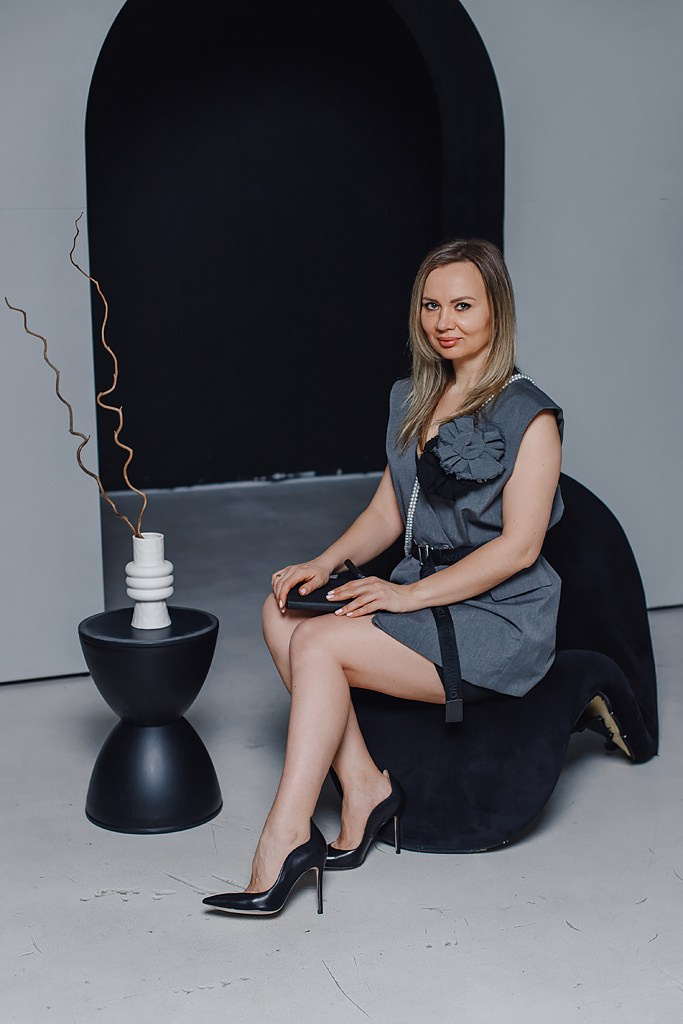 Контентная фотосессия для инструктора по нейрографике и эстетического коуча. Контентный фотограф в Перми Натали Кытманова