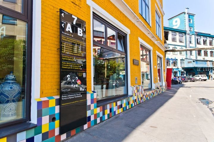 Уличная локация для фотосессии — атмосферный переулок Москвы