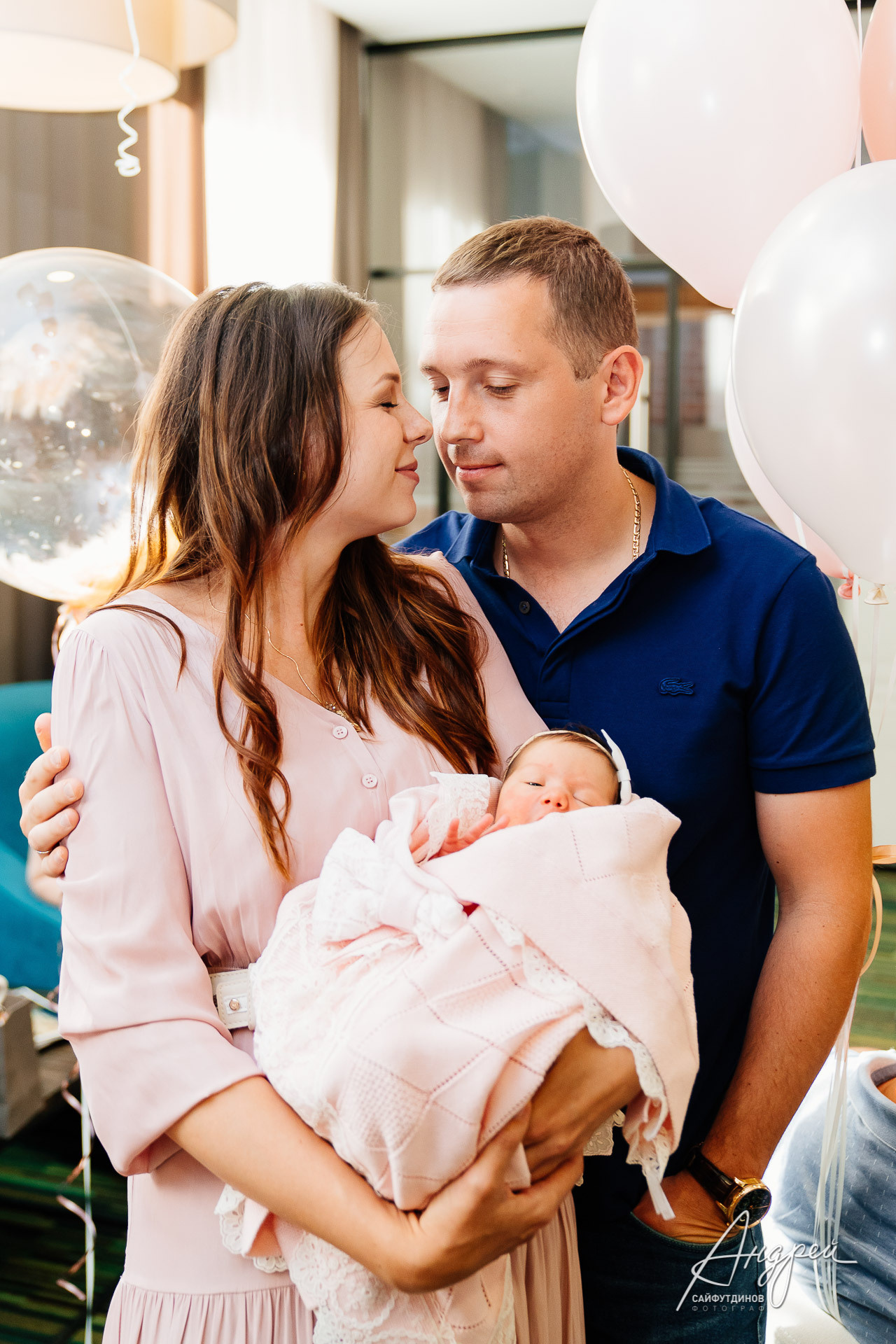 Выписка из роддома. Клиника Буштыревой 9 месяцев. Свадебный и семейный фотограф в Ростове-на-Дону. Андрей Сайфутдинов