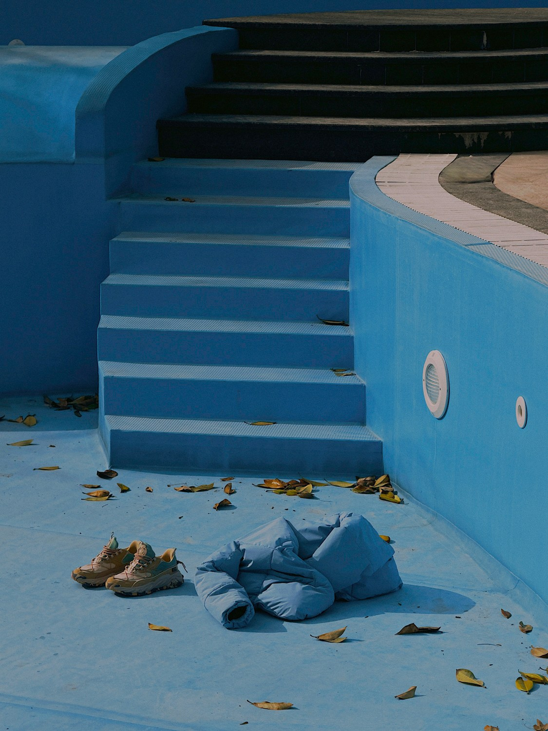 Современная концептуальная фотография о теле, уязвимости и идентичности. Визуальная практика на стиле честности, пост-иронии и искусства.Рекламная фотография, Концептуальная фотография, Современный художник, Психология, Коммерческий фотограф, Репортажный фотограф, Стрит фотография, Арт, Сюрреализм, Мобильная фотография, Снято на айфон, Дима Бурза