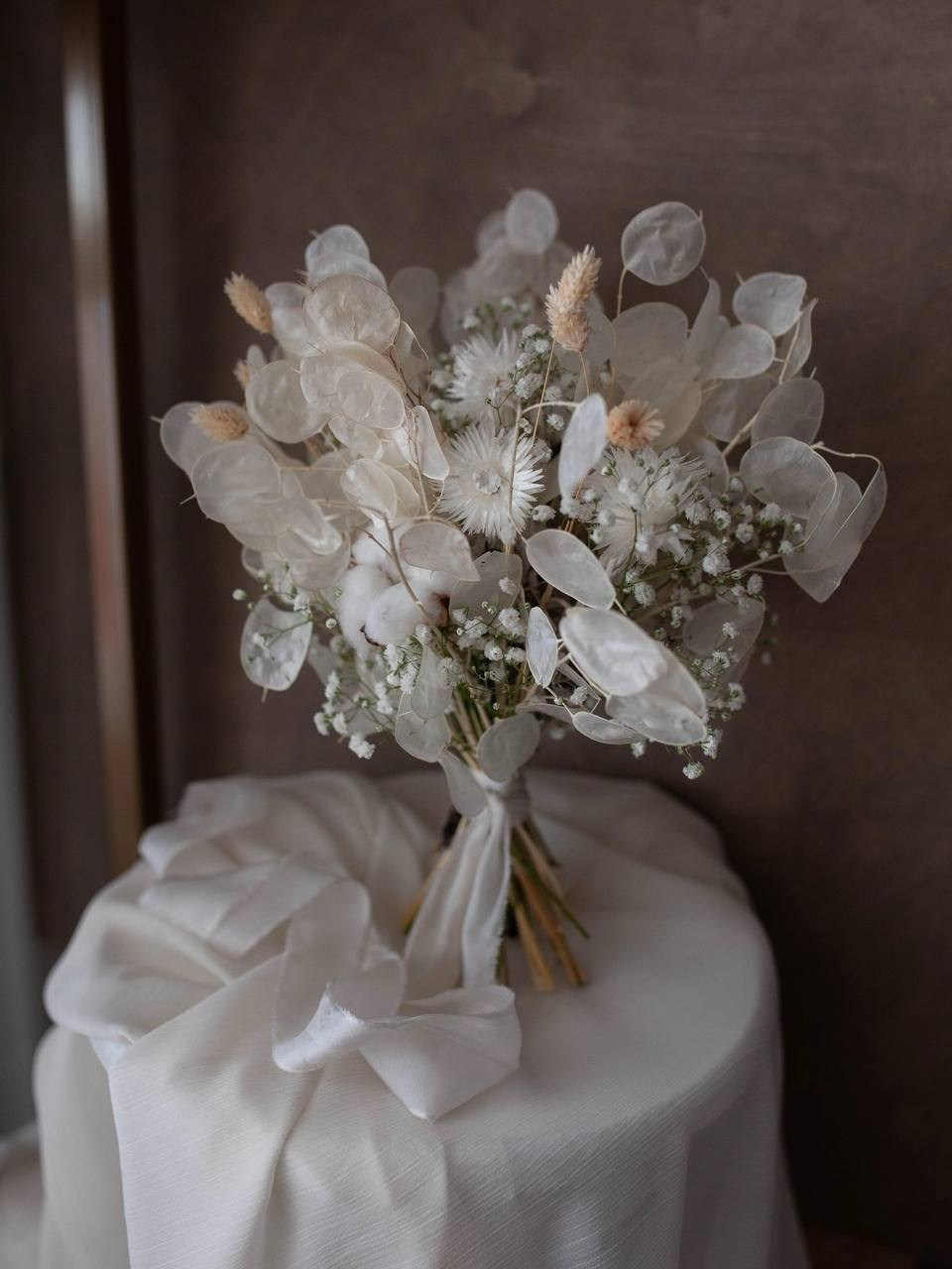 Белые для буктов, 250 руб. Дизайнер полиграфии в Санкт-Петербурге. Заказать свадебные приглашения, подарочные сертификаты, полиграфию для бизнеса, шелковые ленты