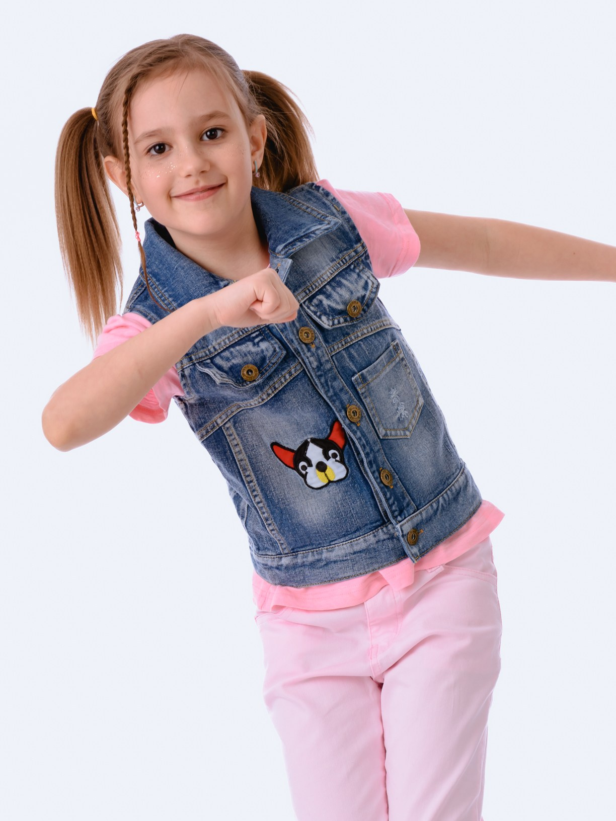 Детская фотосъемка для каталогов одежды и рекламы. Gramy-studio: фото, видео, инфографика и 3D визуализация для маркетплейсов