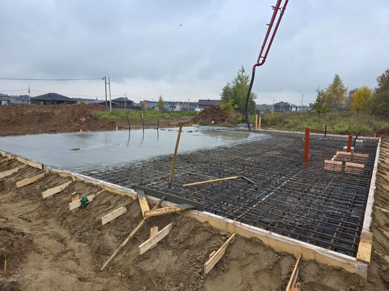 Заливка плиты бетоном