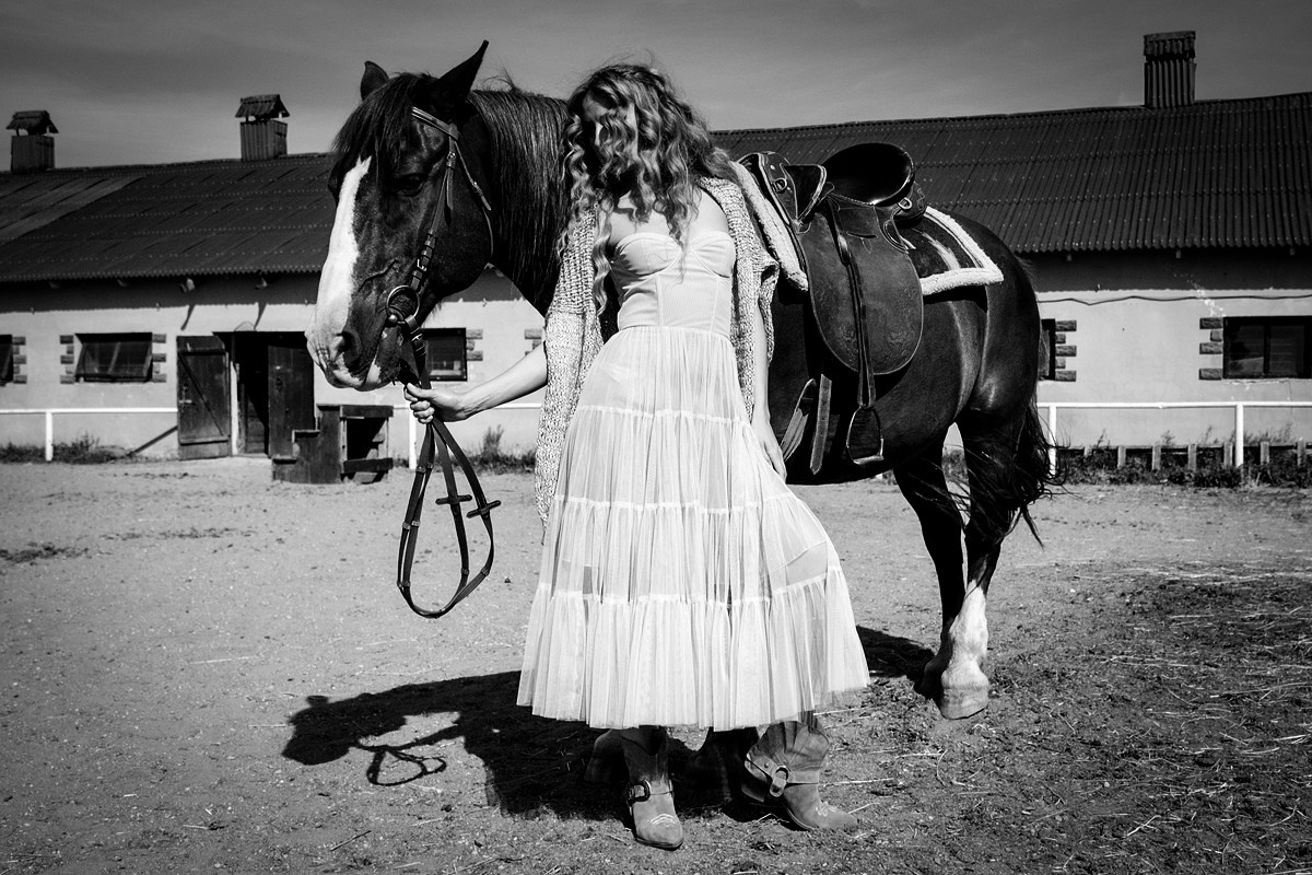 DEA (обувь). Эротико-драматический фотограф Маруся Скоробогатова