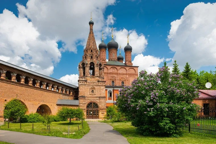 Крутицкое подворье резиденция православных епископов из Золотой Орды. Фотограф для маркетплейсов Михаил Бове