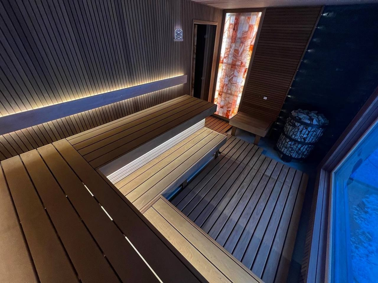 Сауна в Истре из ольхи разного профиля и разной степени термообработки. Огромное панорамное окно и 16.5 кВт энергии, преобразованной в пар!. SaunaTopMasters