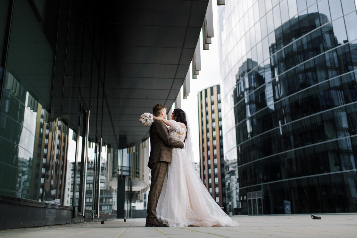 Свадебная фотосессия на Невском. Свадебный фотограф СПБ