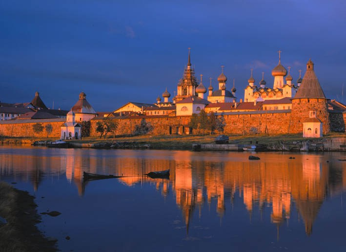 Соловецкий монастырь. Основан в 1436 году монахами Зосимой и Германом