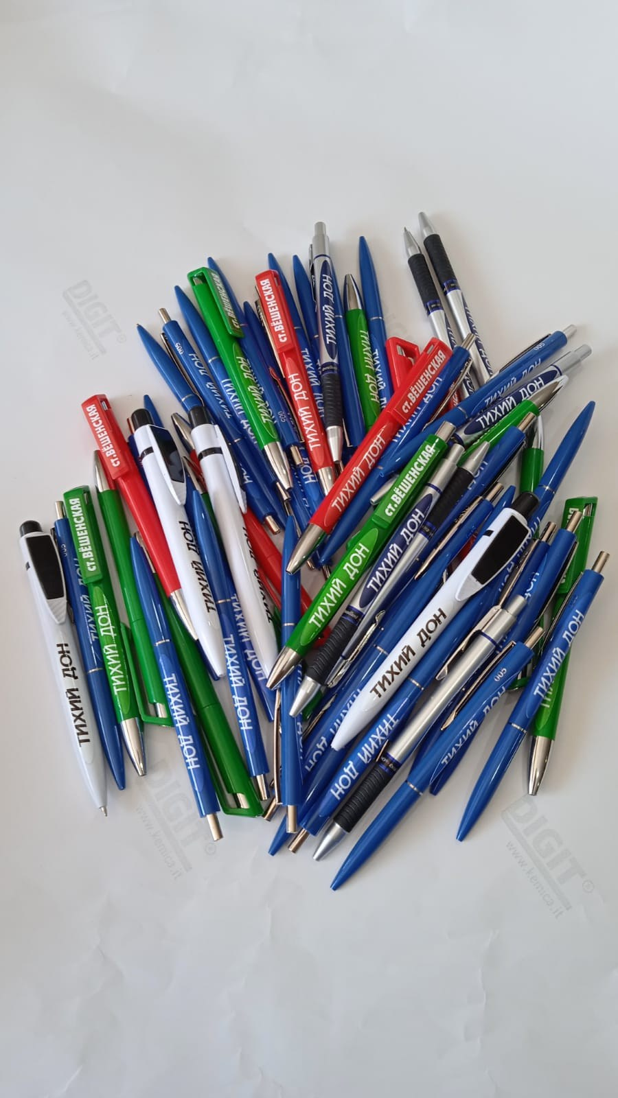 Ручки. MEMENTO.Выпускные альбомы, школьные, юбилейные и другие книги. Ростов-на-Дону