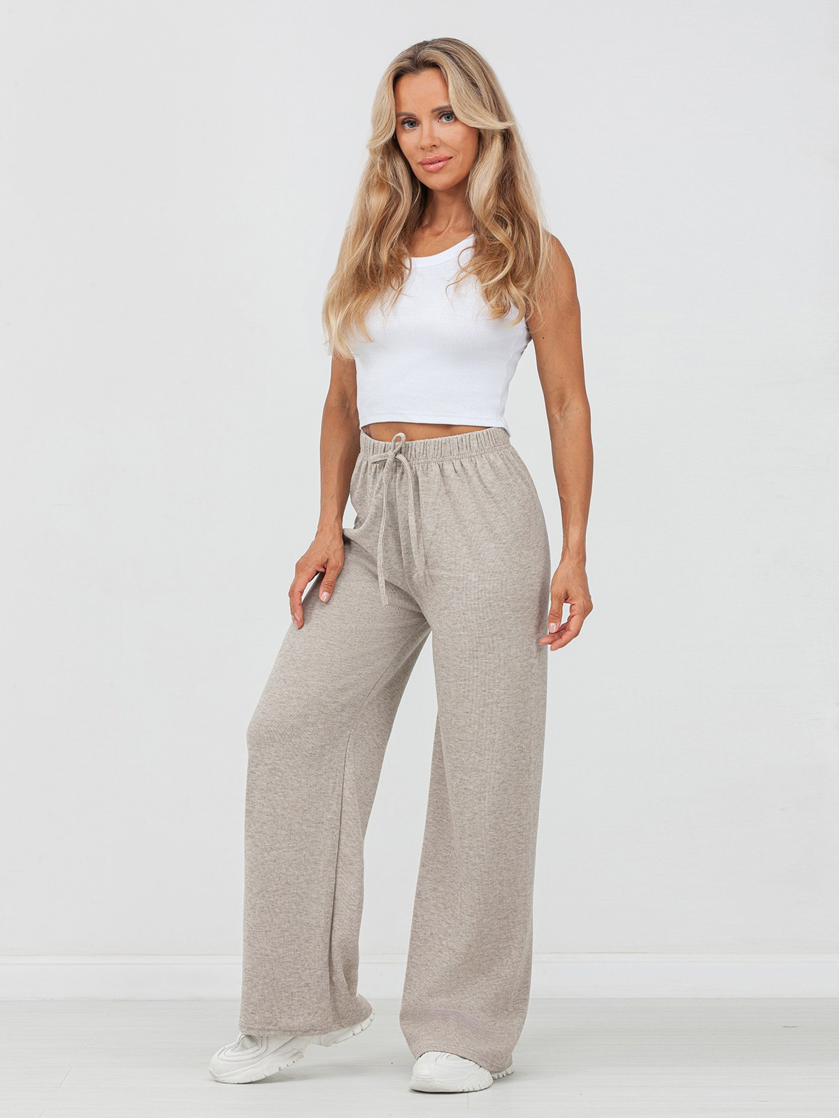 Ракурсы: женские брюки. Сборные фотосъёмки в Москве. фотосессии одежды.фотограф