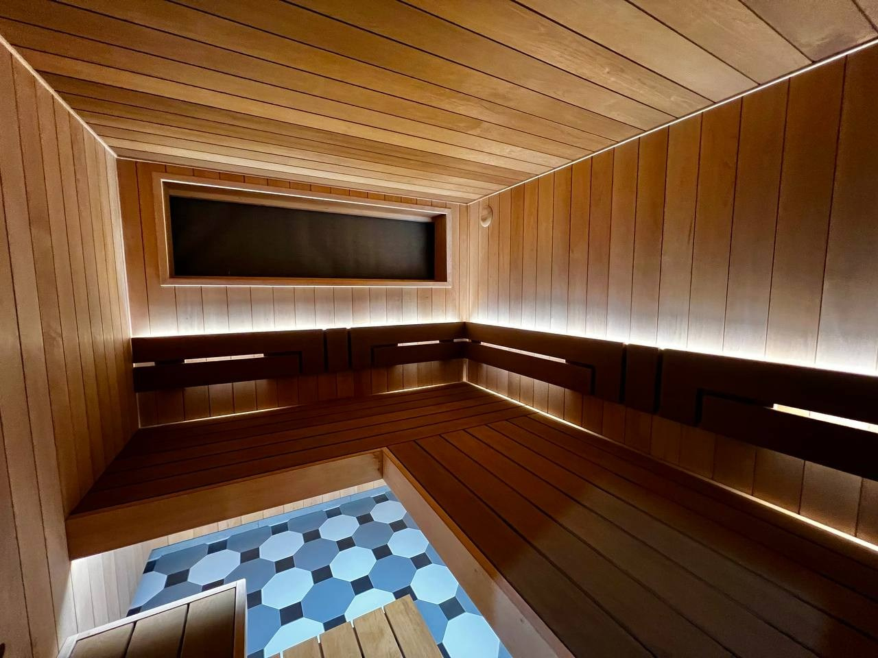 Комбинированная парная в Репино парке. Для процесса- дровяная Изистим Сочи М2, нет времени- электрокаменка Sangens. SaunaTopMasters