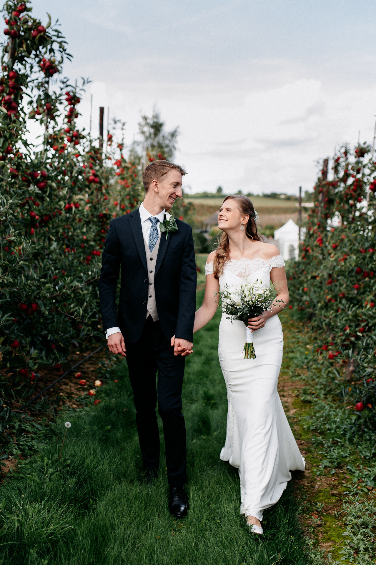 Wedding at The Barn Yard, Sittingbourne. Moments Catchers — Wedding Photography & Video Duo in London