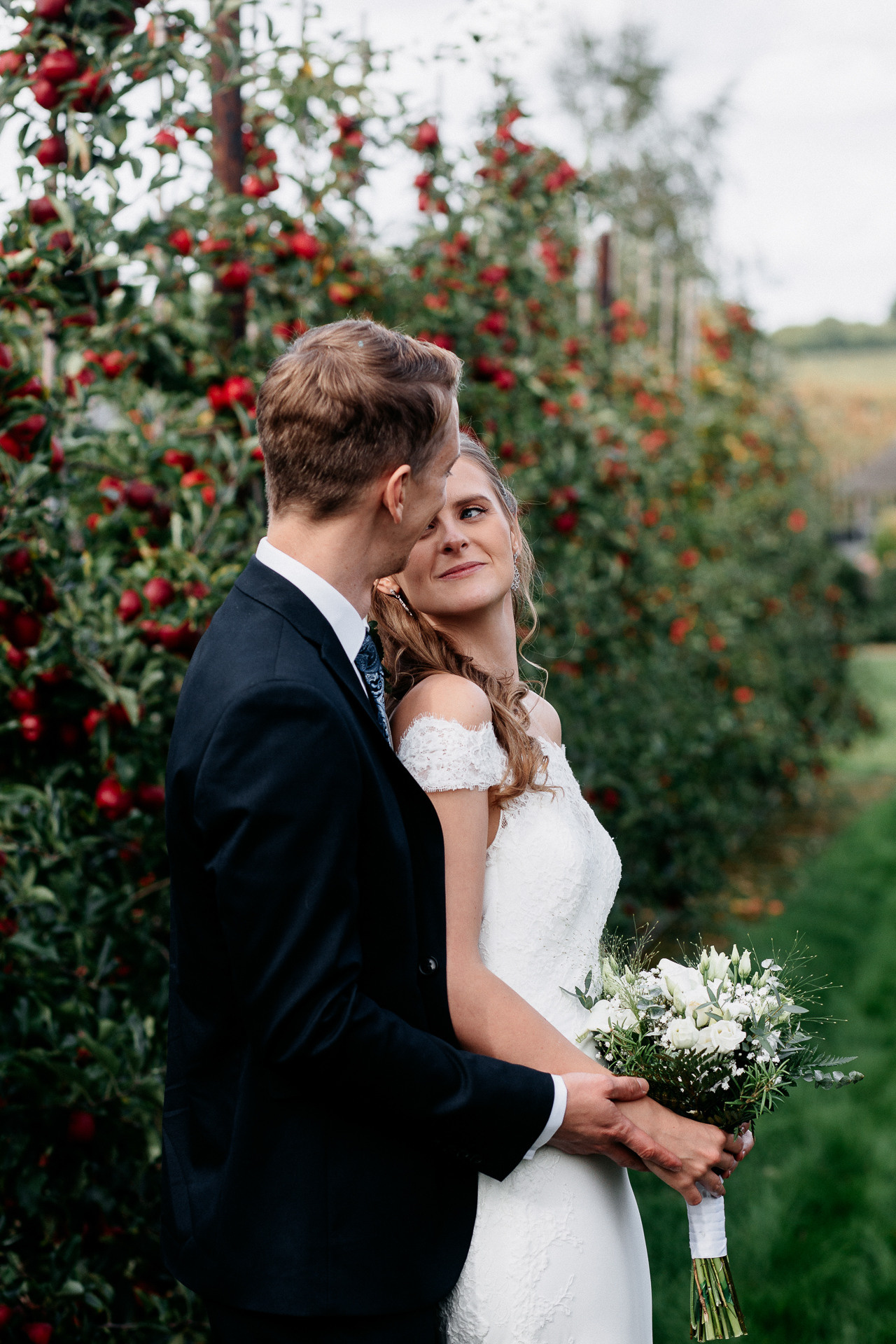 Wedding at The Barn Yard, Sittingbourne. Moments Catchers — Wedding Photography & Video Duo in London