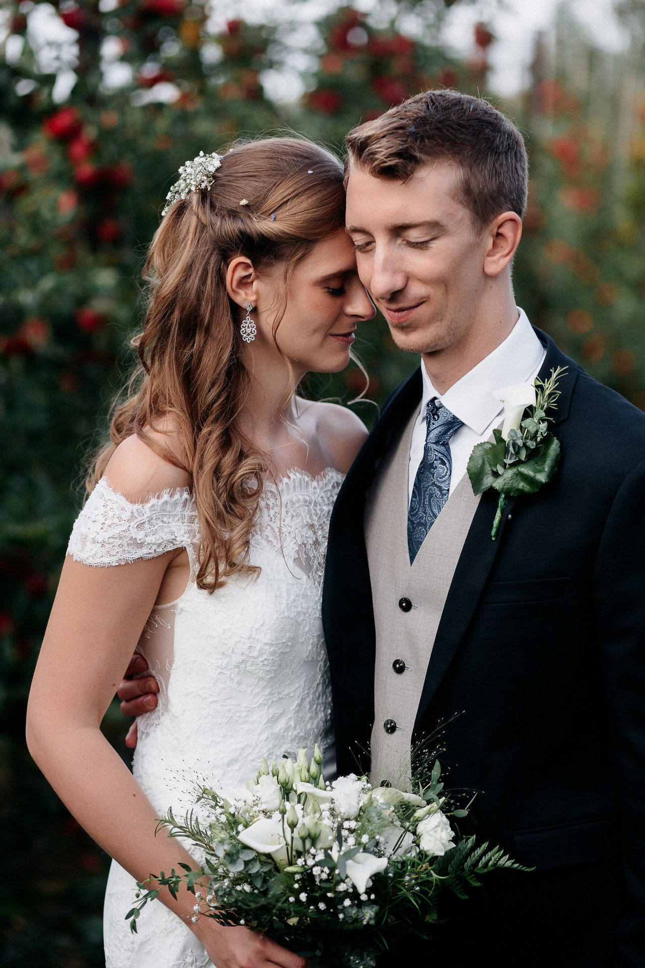 Wedding at The Barn Yard, Sittingbourne. Moments Catchers — Wedding Photography & Video Duo in London