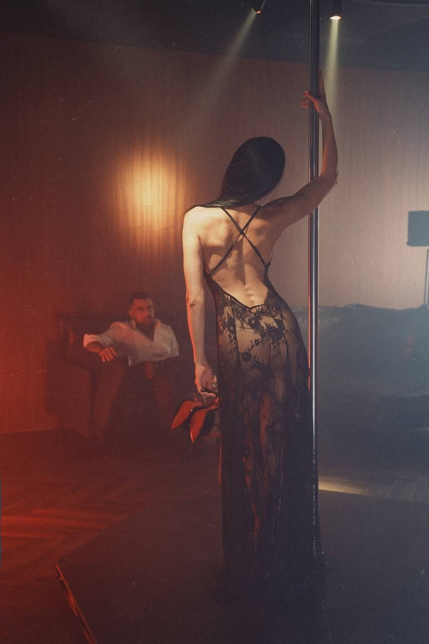 Необычная парная съемка в Москве с пилоном. Анисимова Галина — коммерческий фотограф в Москве