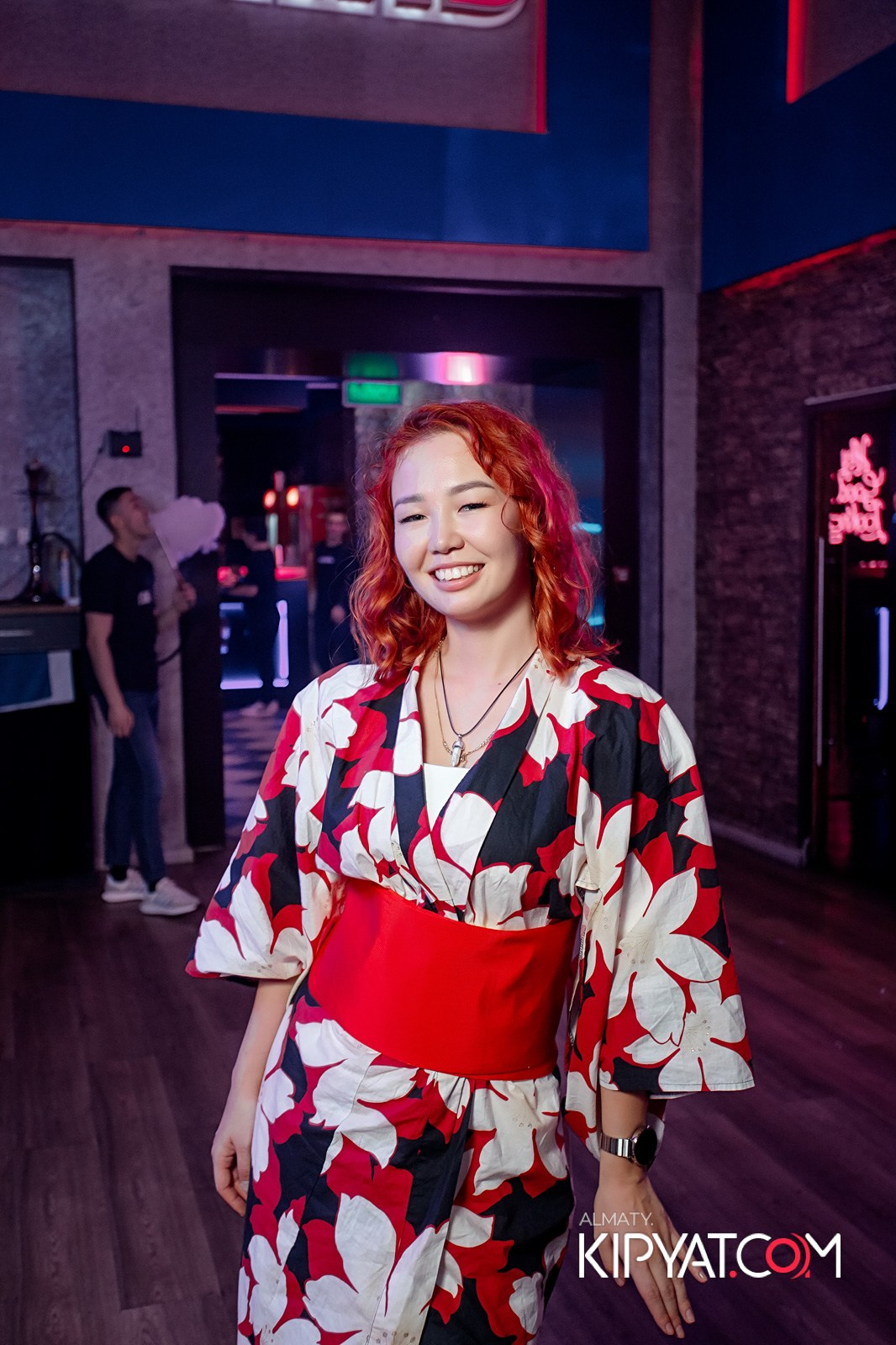 КАРАОКЕ-БАР РОЯЛЬ НА НУРМАКОВА. КИПЯТКОМ АЛМАТЫ!