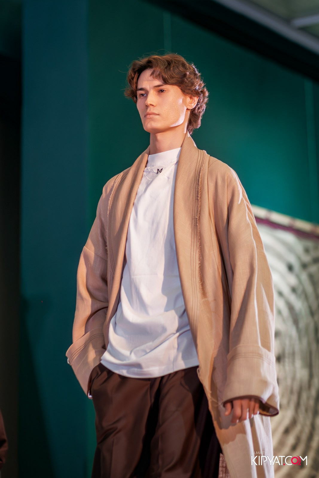 FASHION ПОКАЗ, КАЗАХСКОЙ НАЦИОНАЛЬНОЙ ОДЕЖДЫ. КИПЯТКОМ АЛМАТЫ!