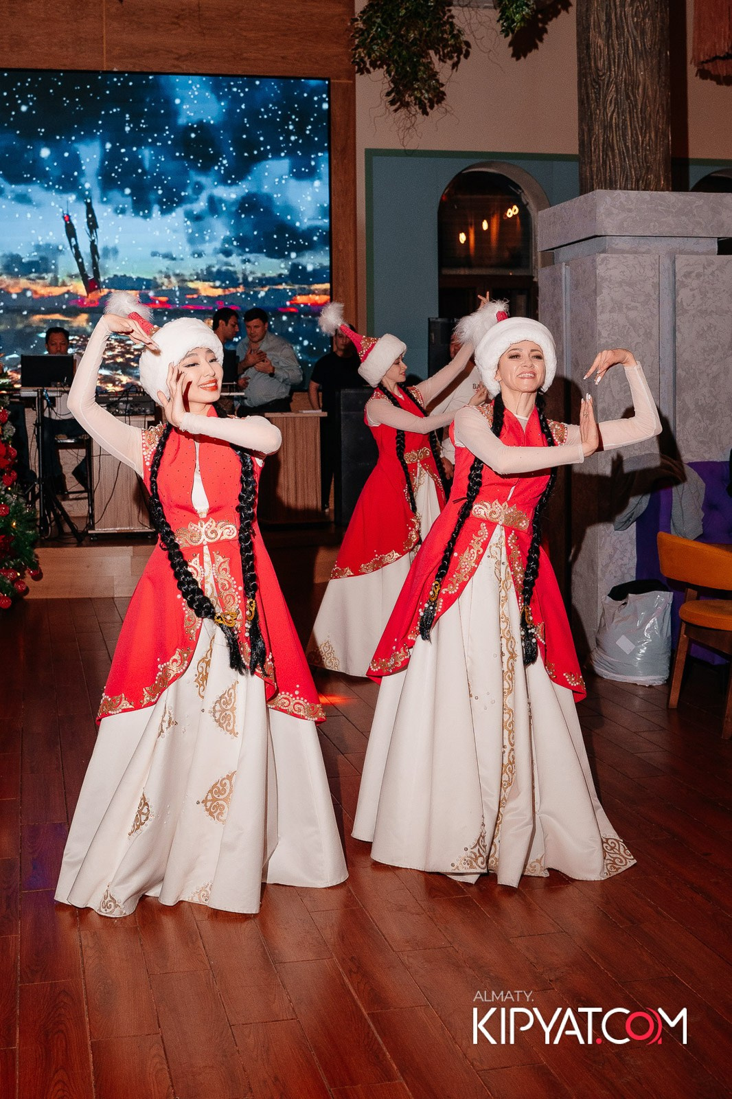 ГРУЗИНСКИЙ ДВОР НА КАБАНБАЙ БАТЫРА. КИПЯТКОМ АЛМАТЫ!