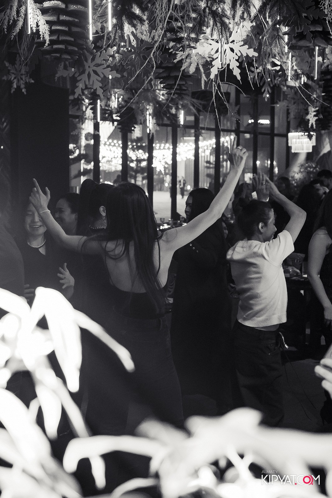 FRIENDS BAR & TERRAACE. КИПЯТКОМ АЛМАТЫ!