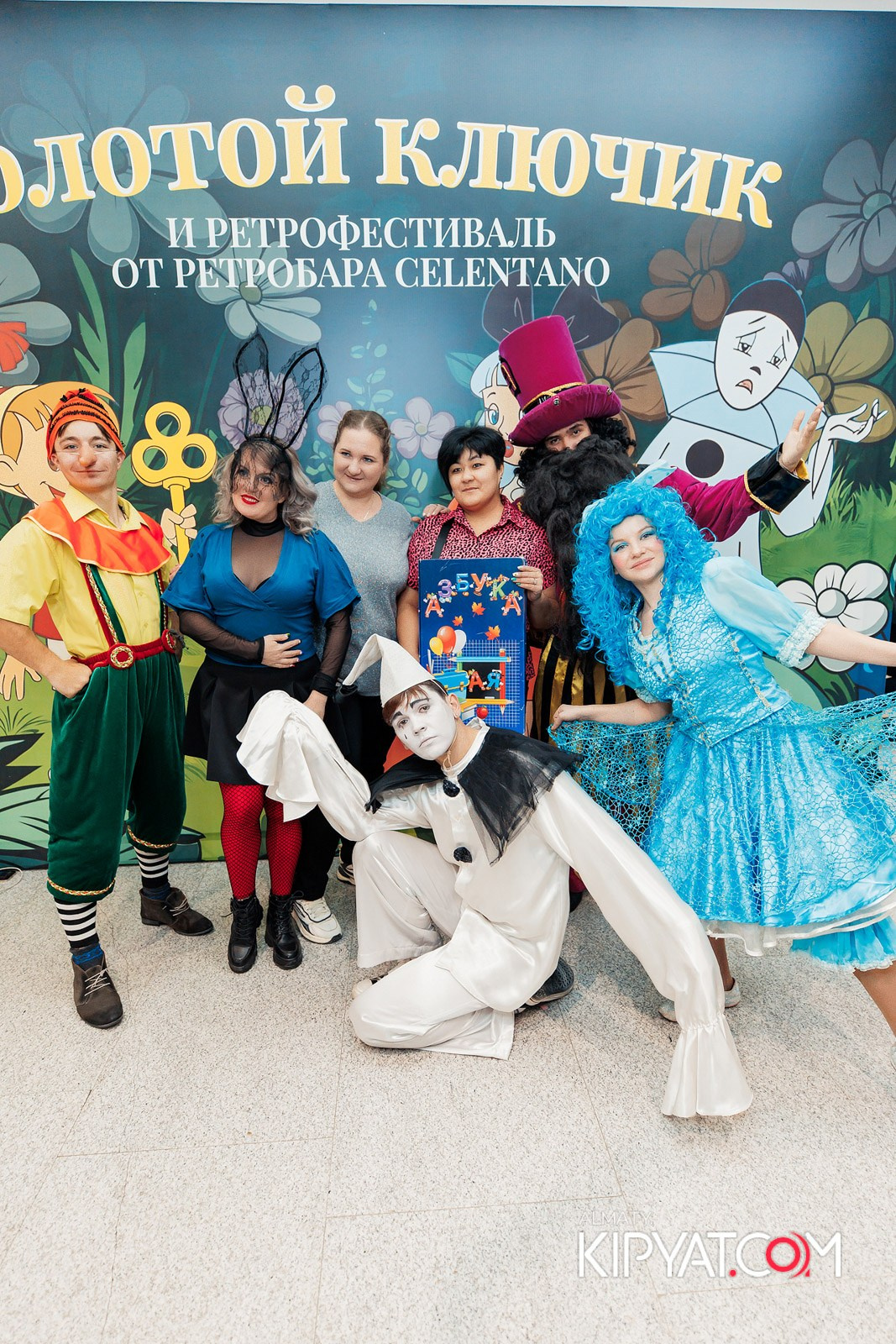 ЗОЛОТОЙ КЛЮЧИК И РЕТРОФЕСТИВАЛЬ ОТ РЕСТОБАРА CELENTANO. КИПЯТКОМ АЛМАТЫ!