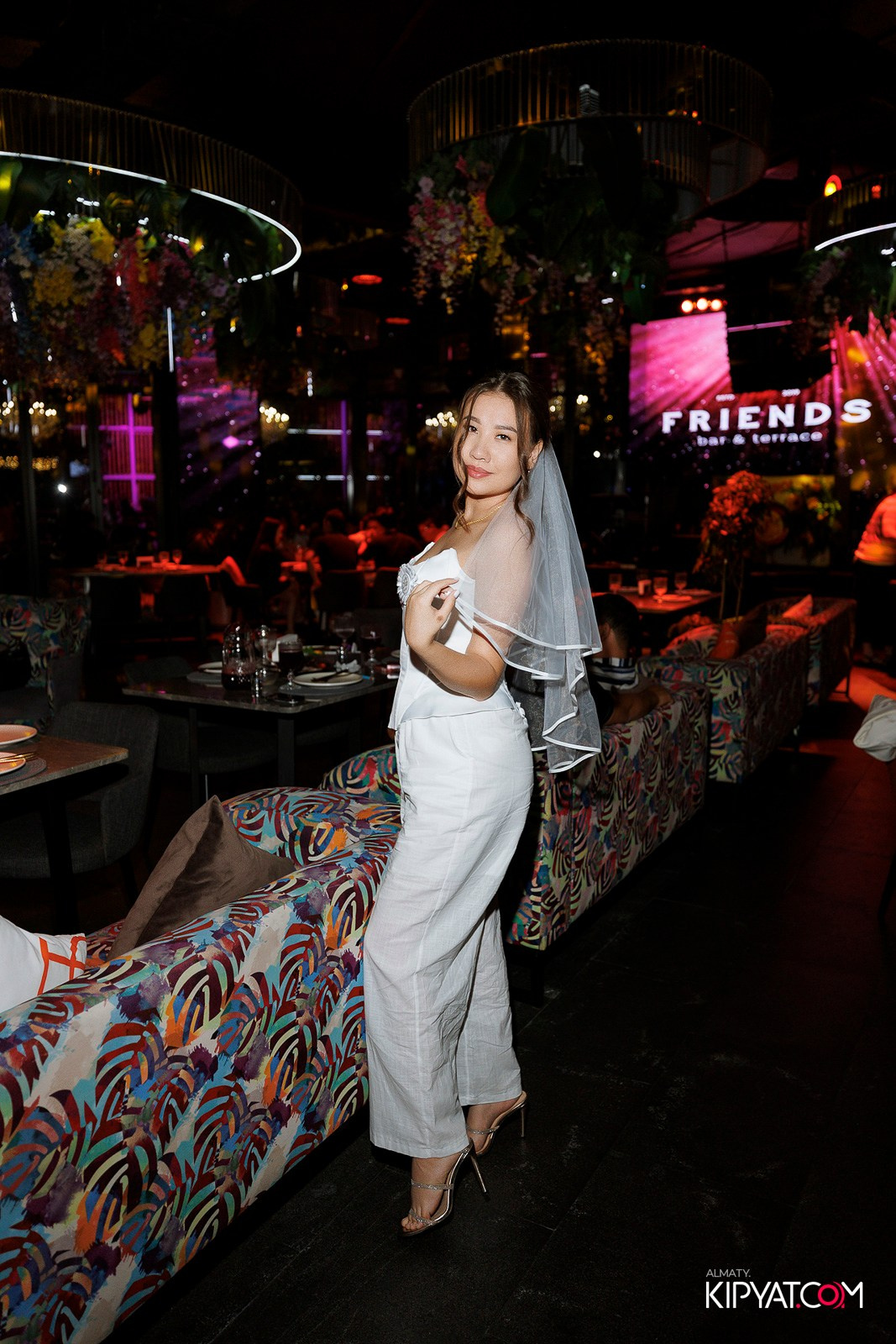 FRIENDS BAR & TERRACE. КИПЯТКОМ АЛМАТЫ! Фотосъемка мероприятий в Алматы