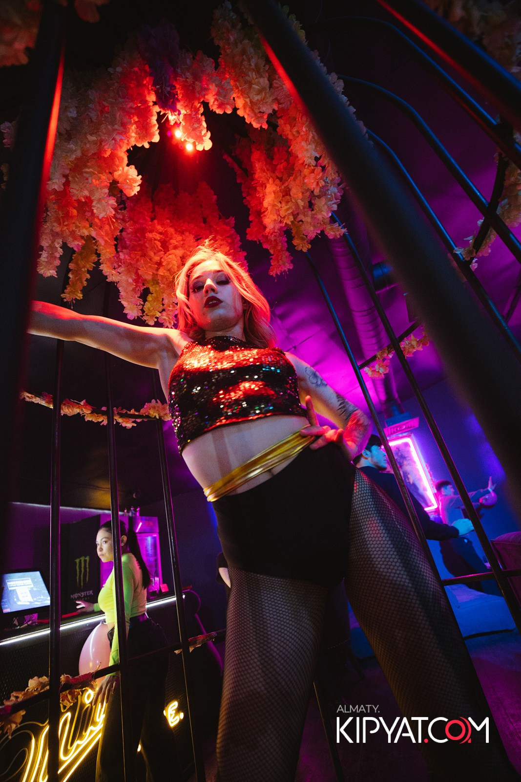 UYAT EMES BAR. КИПЯТКОМ АЛМАТЫ!