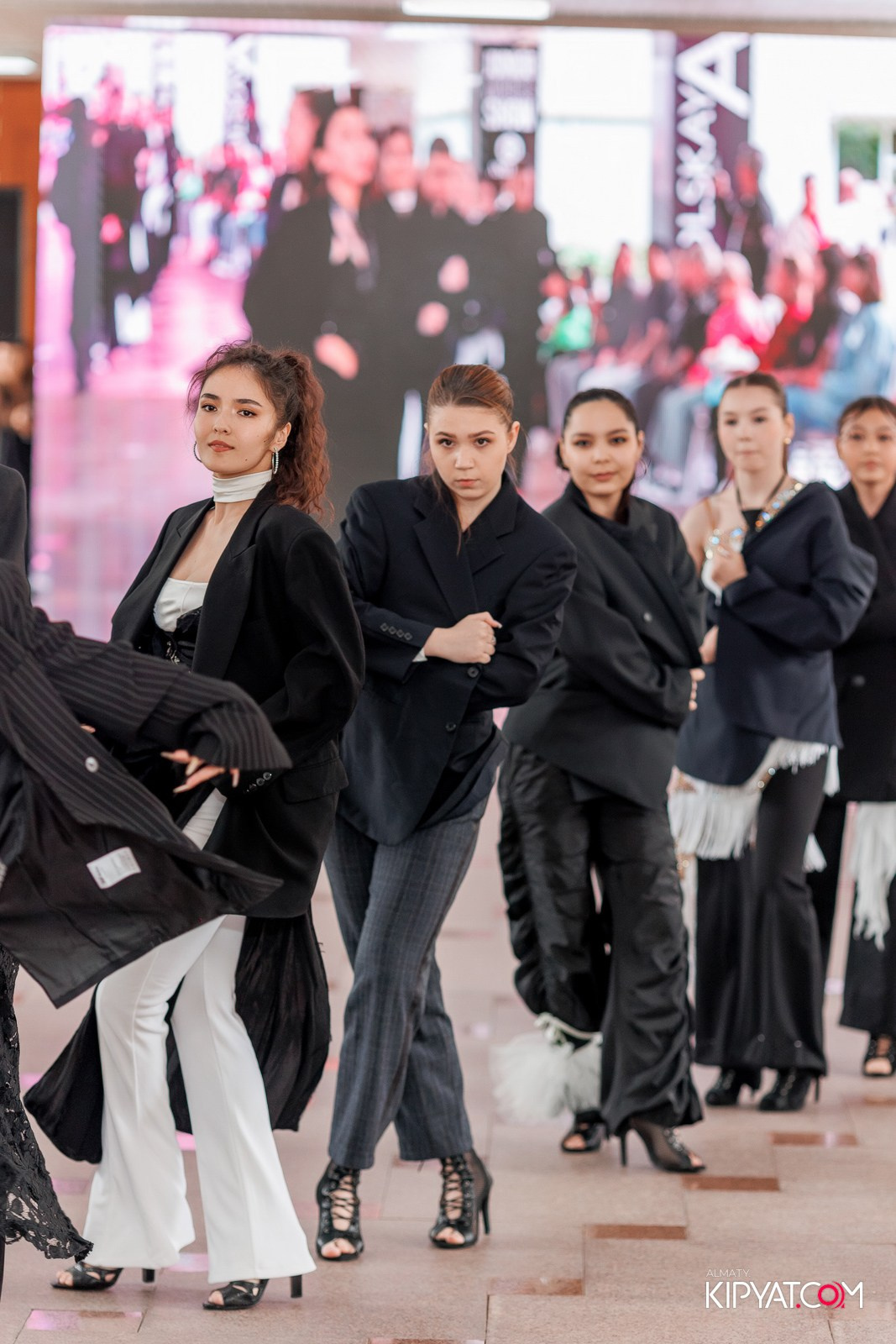 JUNIOR FASHION SHOW. КИПЯТКОМ АЛМАТЫ!