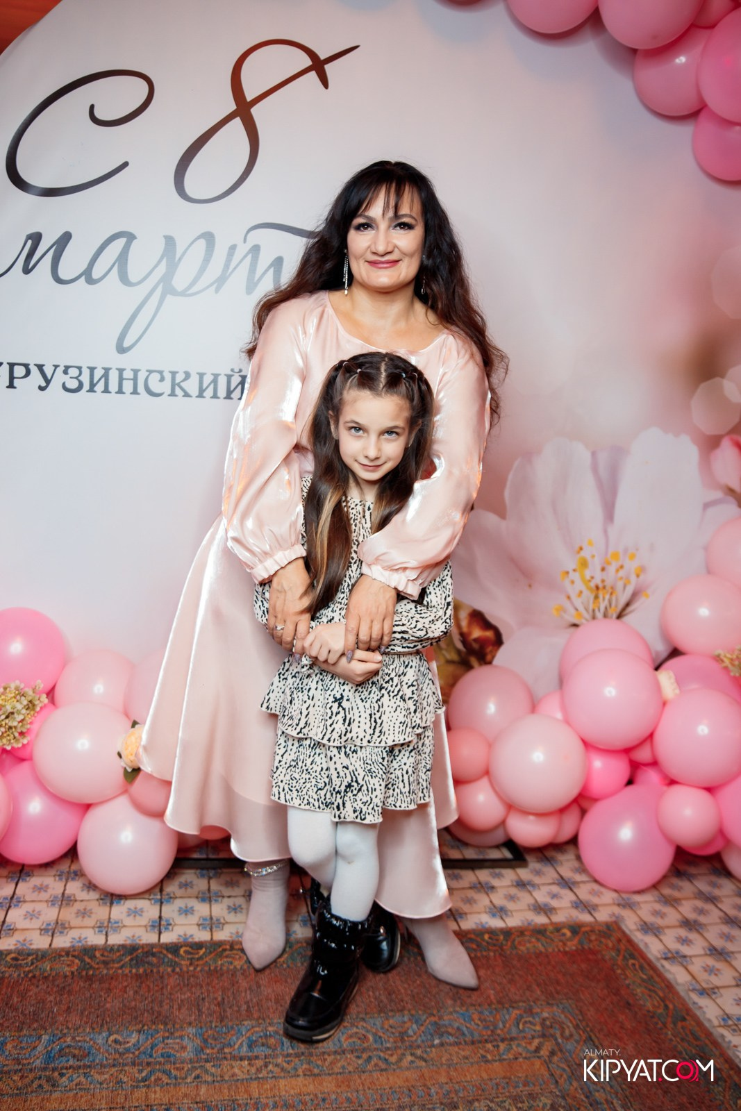 ГРУЗИНСКИЙ ДВОР НА КАБАНБАЙ БАТЫРА. КИПЯТКОМ АЛМАТЫ!